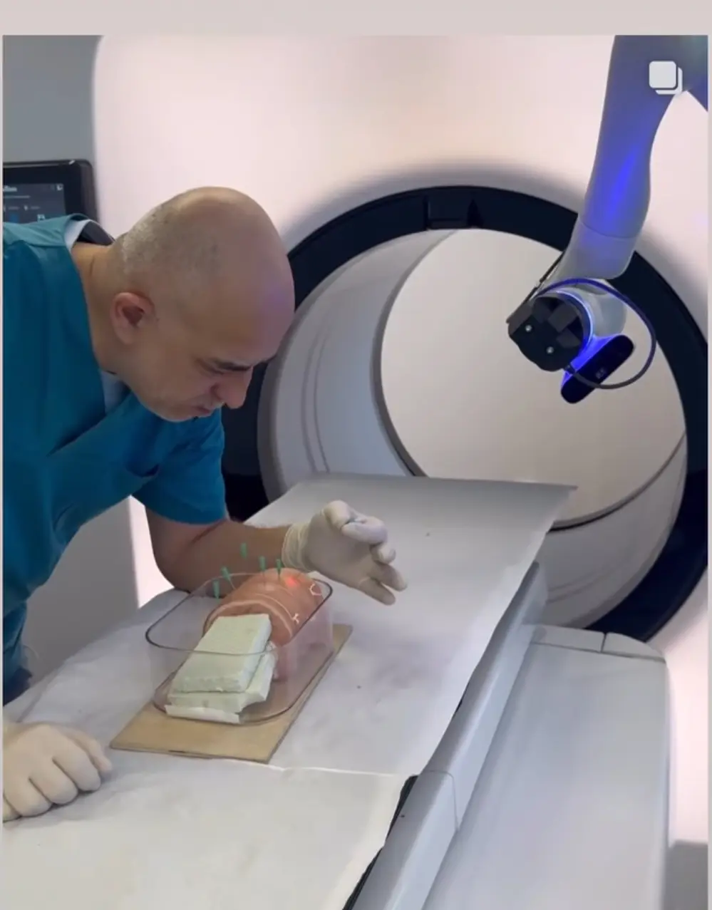 Wirbelsäulen-nahe Therapie – Präzise Injektionen und Laser-unterstützte Verfahren nach Bedarf.